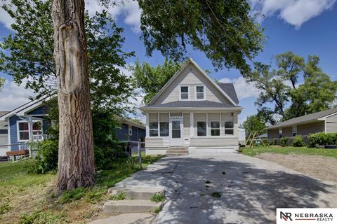 Photo of 2566 Manderson Street, Omaha, NE 68111 (MLS # 22526237)