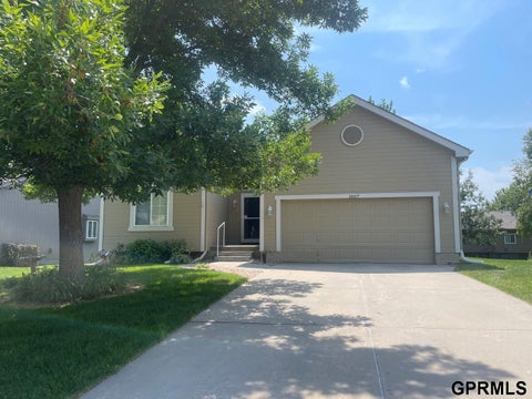 Photo of 1007 Timberline Drive, Papillion, NE 68046 (MLS # 22615860)