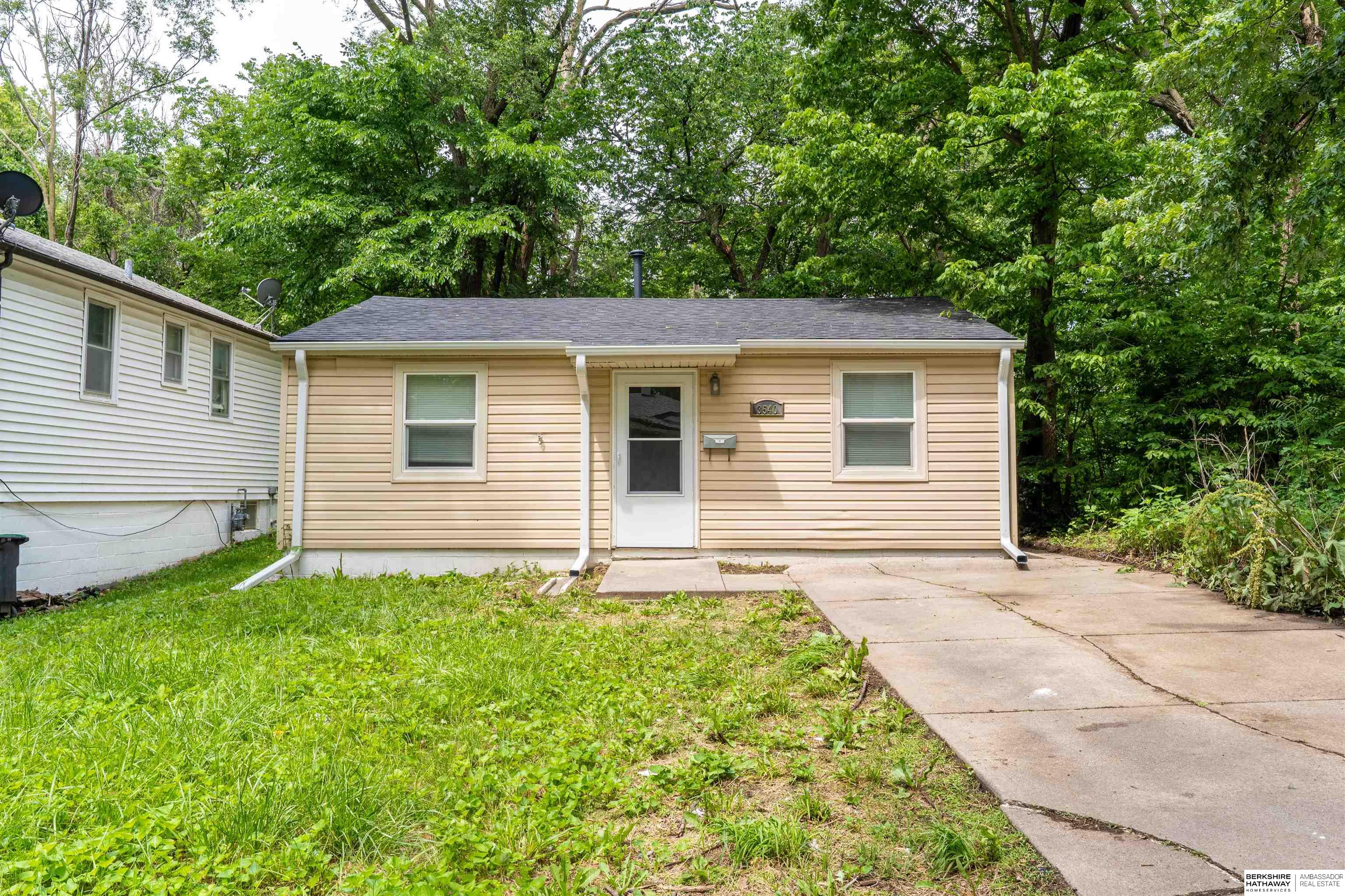 Omaha, Nebraska 68111, United States, 2 Bedrooms Bedrooms, ,1 BathroomBathrooms,Residential,Pending,144510