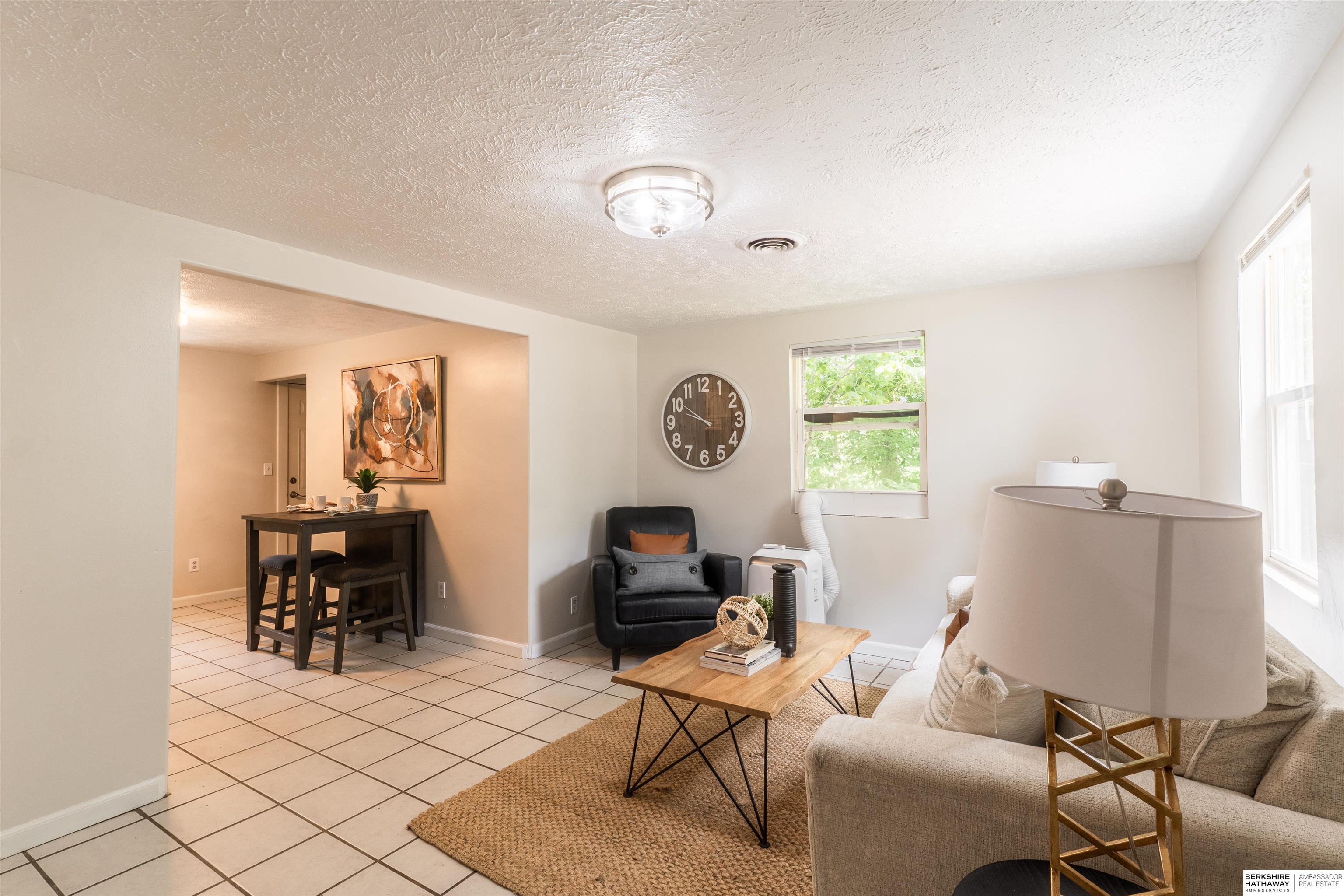 Omaha, Nebraska 68111, United States, 2 Bedrooms Bedrooms, ,1 BathroomBathrooms,Residential,Pending,144510