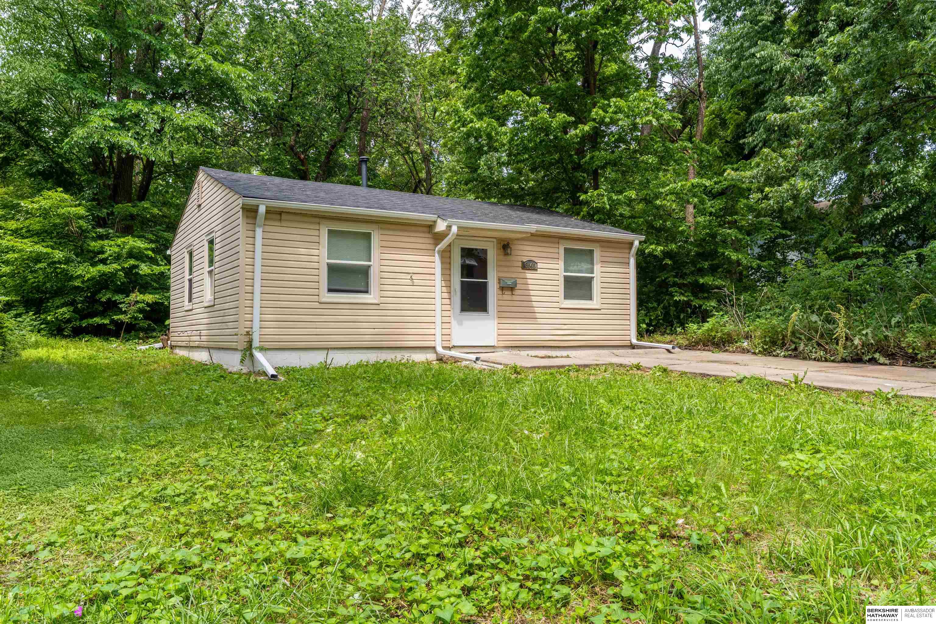 Omaha, Nebraska 68111, United States, 2 Bedrooms Bedrooms, ,1 BathroomBathrooms,Residential,Pending,144510