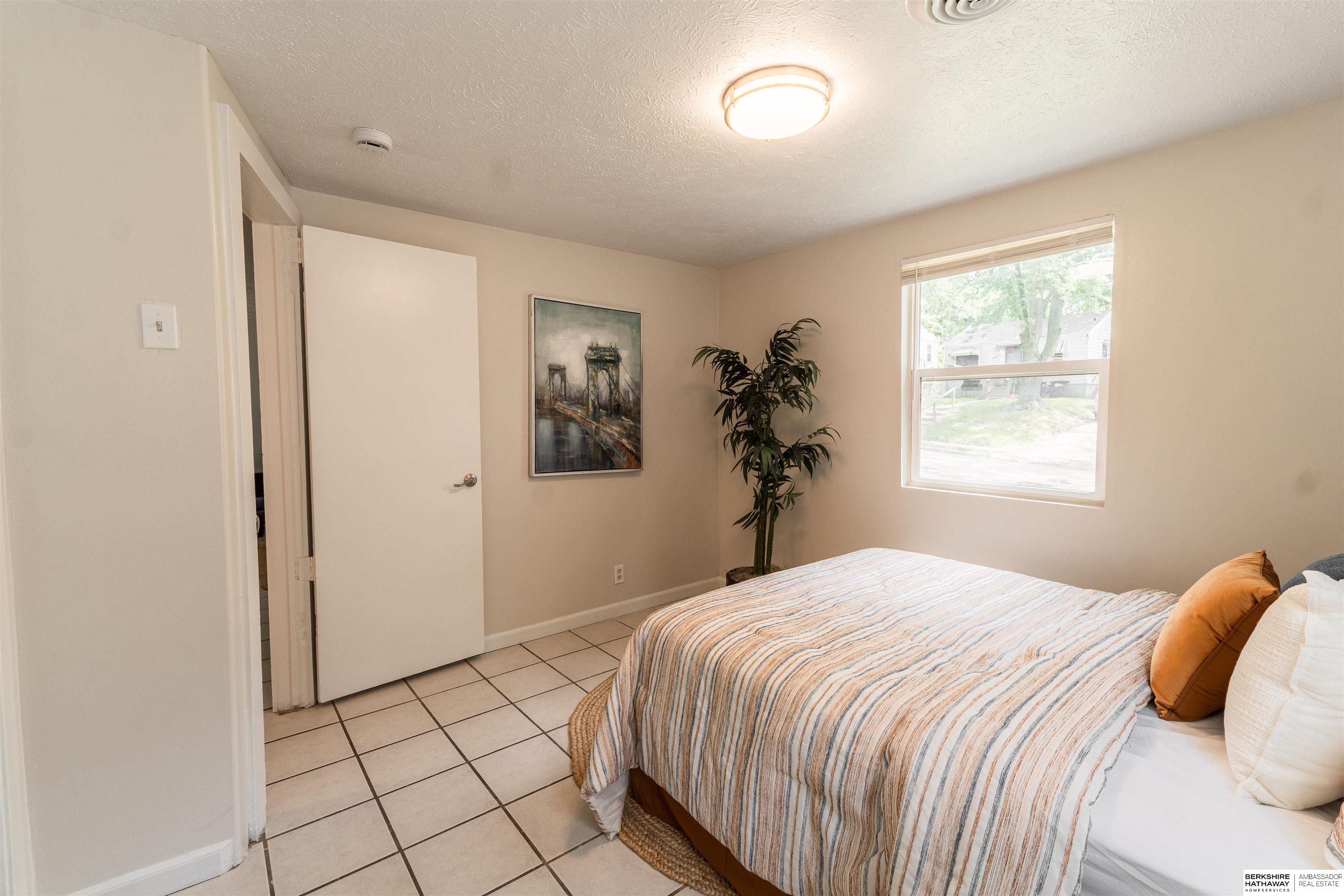 Omaha, Nebraska 68111, United States, 2 Bedrooms Bedrooms, ,1 BathroomBathrooms,Residential,Pending,144510