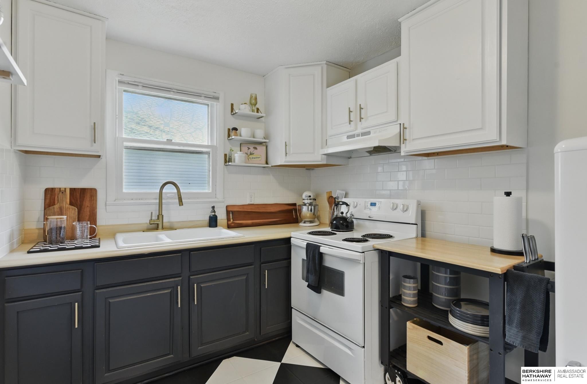 Omaha, Nebraska 68108, United States, 3 Bedrooms Bedrooms, ,2 BathroomsBathrooms,Residential,Active,135935