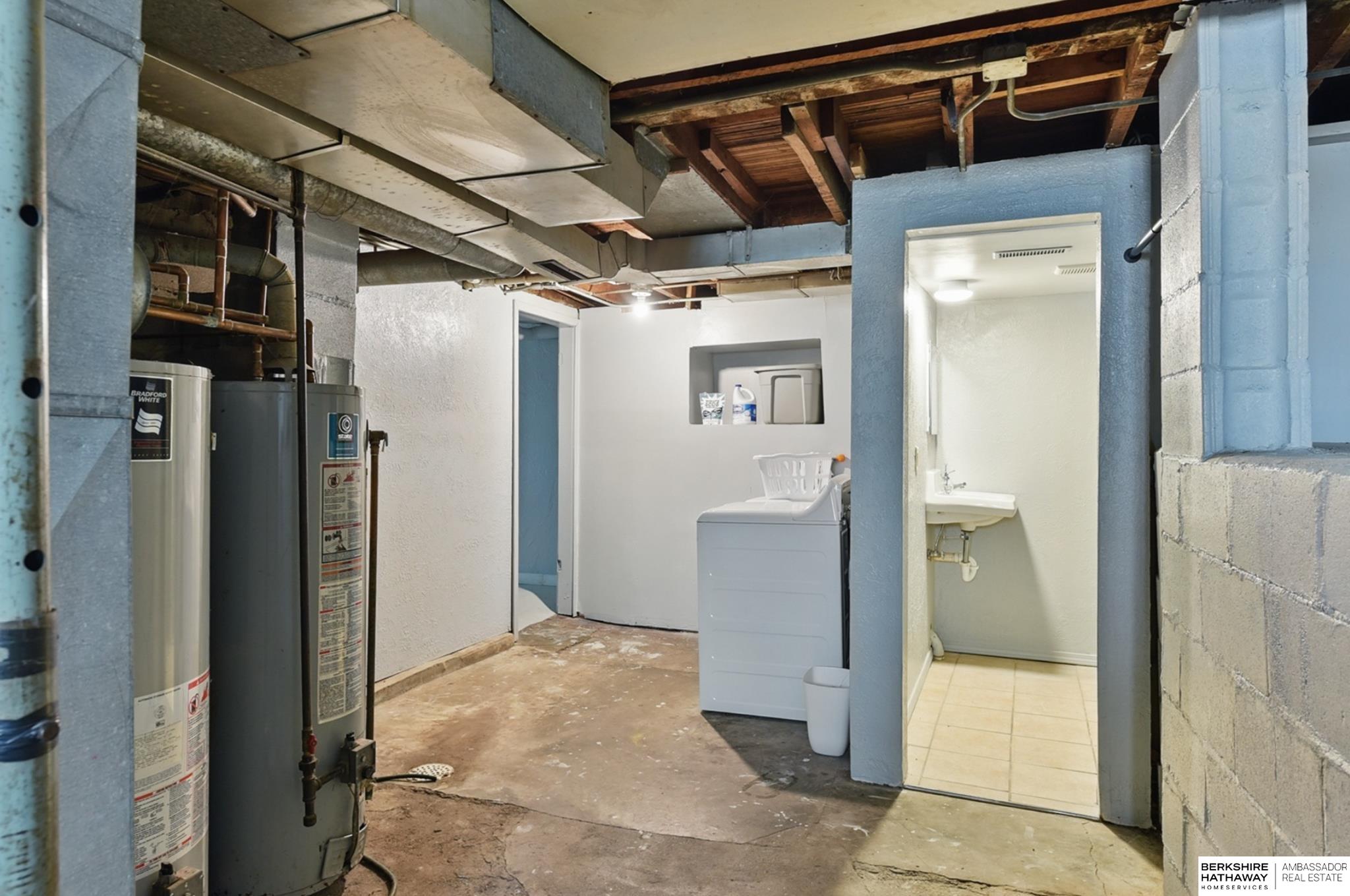 Omaha, Nebraska 68108, United States, 3 Bedrooms Bedrooms, ,2 BathroomsBathrooms,Residential,Active,135935