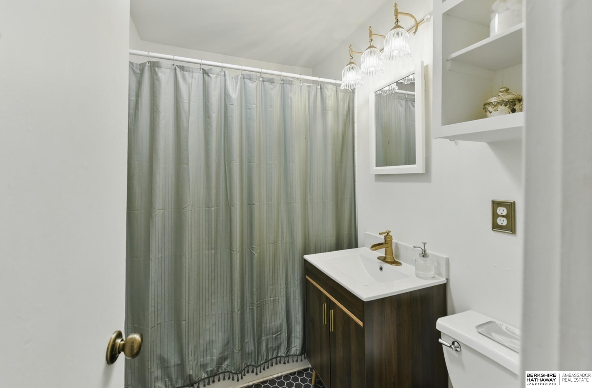 Omaha, Nebraska 68108, United States, 3 Bedrooms Bedrooms, ,2 BathroomsBathrooms,Residential,Active,135935