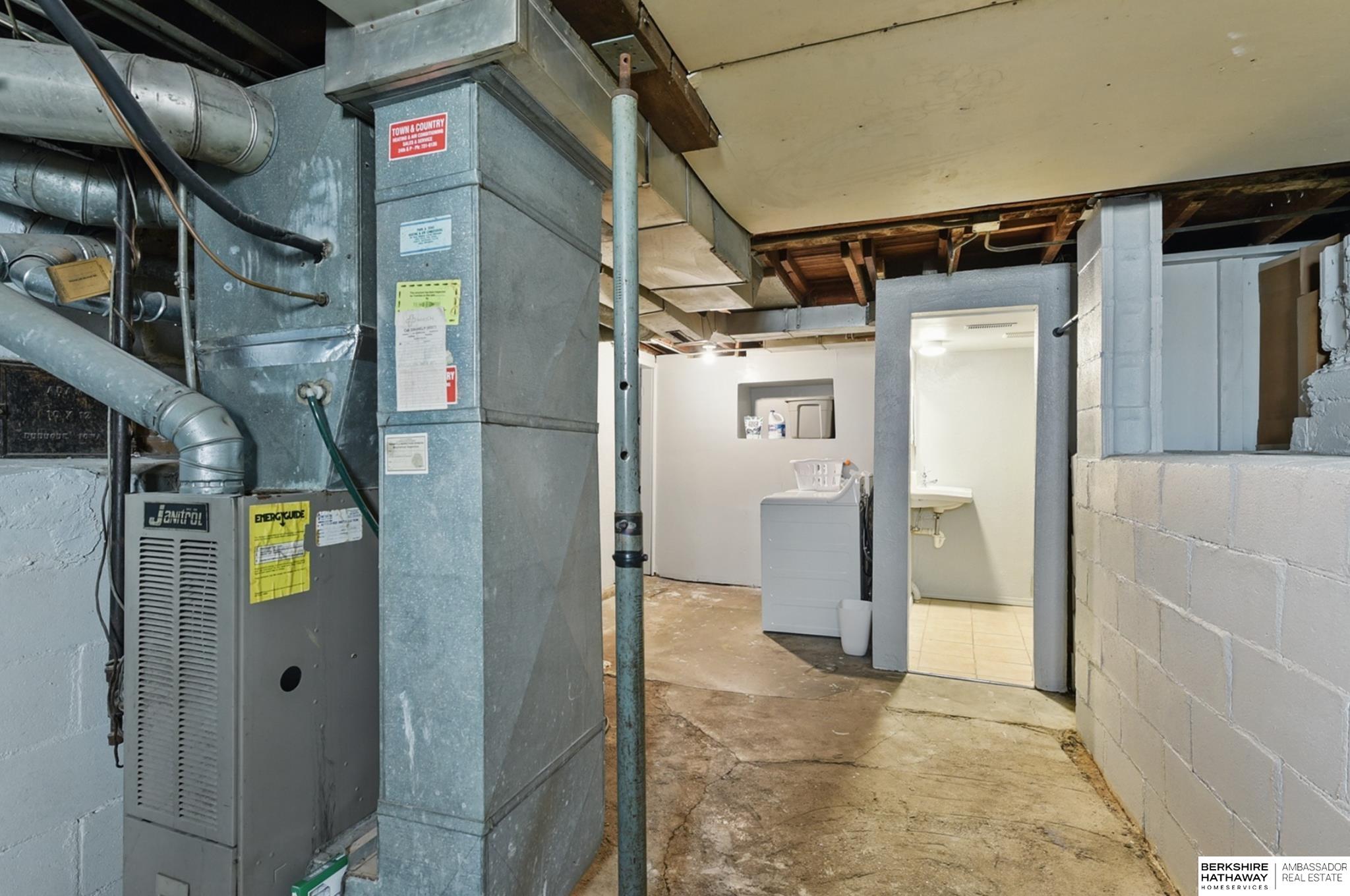 Omaha, Nebraska 68108, United States, 3 Bedrooms Bedrooms, ,2 BathroomsBathrooms,Residential,Active,135935