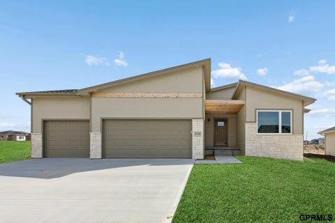Photo of 21109 Jessie Avenue, Elkhorn, NE 68022 (MLS # 22626189)
