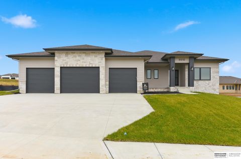 Photo of 9910 Cimarron Street, Papillion, NE 68046 (MLS # 22523817)