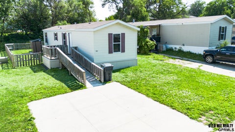Photo of 301 W Treehaven Drive, Lincoln, NE 68521 (MLS # 22617726)