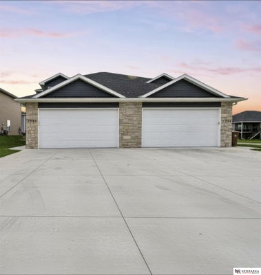 1740 NW 52ND ST, LINCOLN, NE 68528 - Image f7da9823121b3e8f878aa269a4bcea02/314083521
