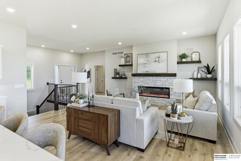 Photo of 9808 Overland Trail, Papillion, NE 68046 (MLS # 22620191)