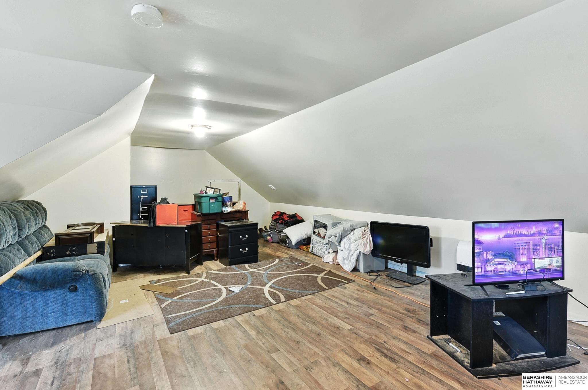 Omaha, Nebraska 68111, United States, 5 Bedrooms Bedrooms, ,2 BathroomsBathrooms,Residential,Active,219004