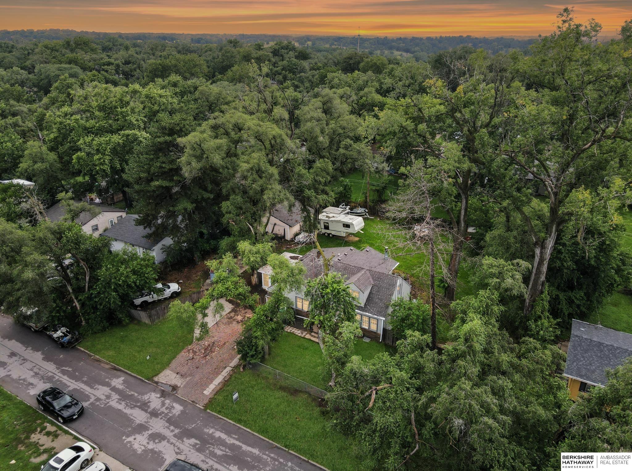 Omaha, Nebraska 68111, United States, 5 Bedrooms Bedrooms, ,2 BathroomsBathrooms,Residential,Active,219004