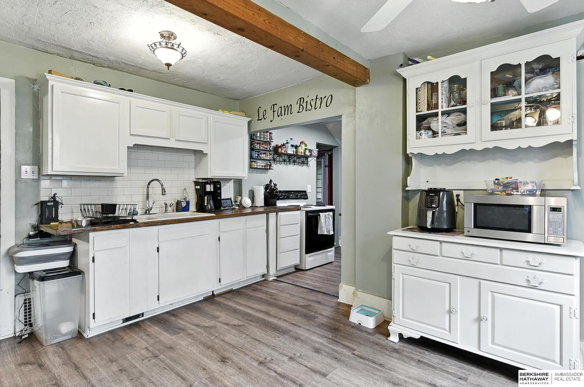 Omaha, Nebraska 68111, United States, 5 Bedrooms Bedrooms, ,2 BathroomsBathrooms,Residential,Active,219004