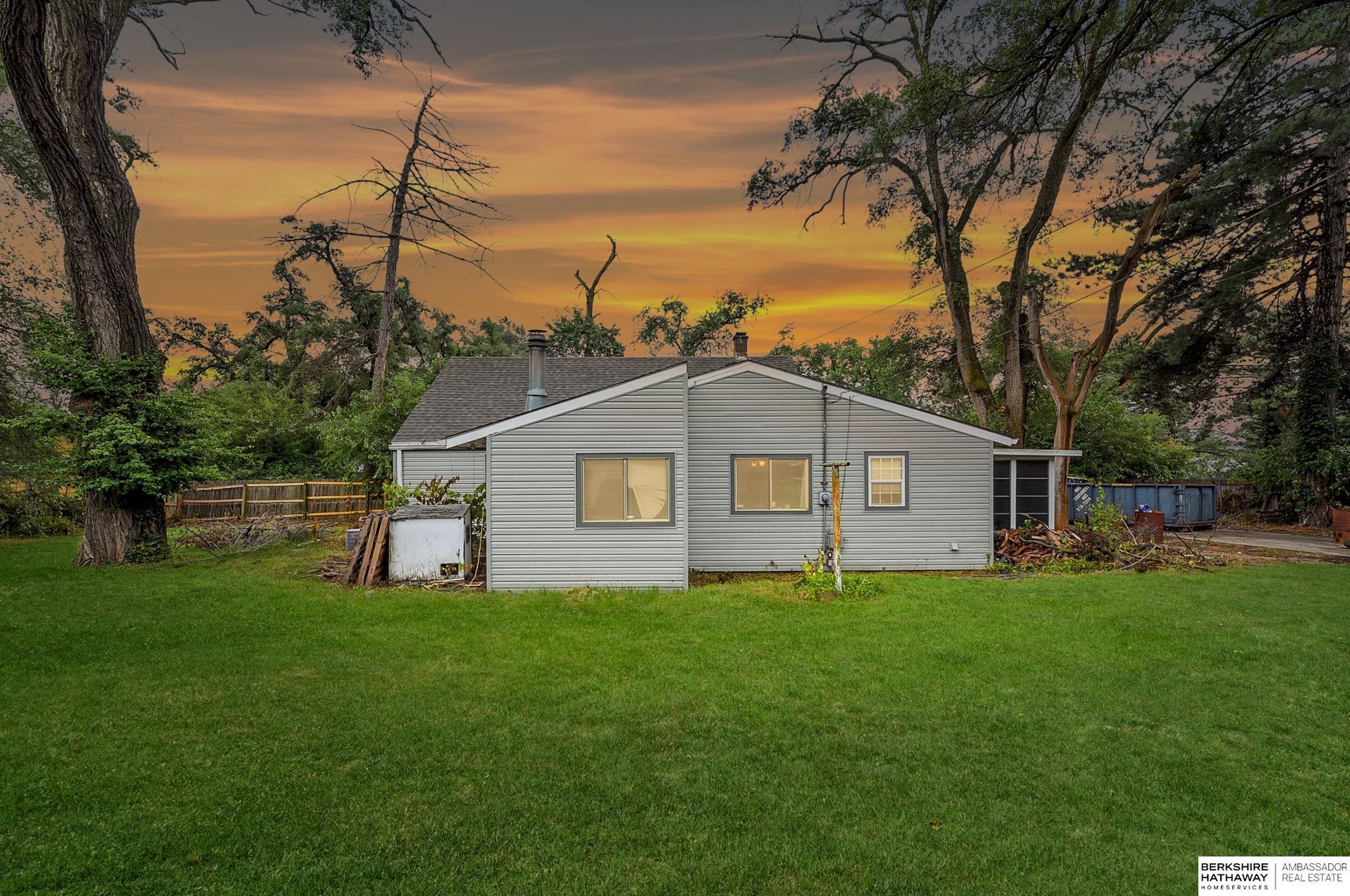 Omaha, Nebraska 68111, United States, 5 Bedrooms Bedrooms, ,2 BathroomsBathrooms,Residential,Active,219004