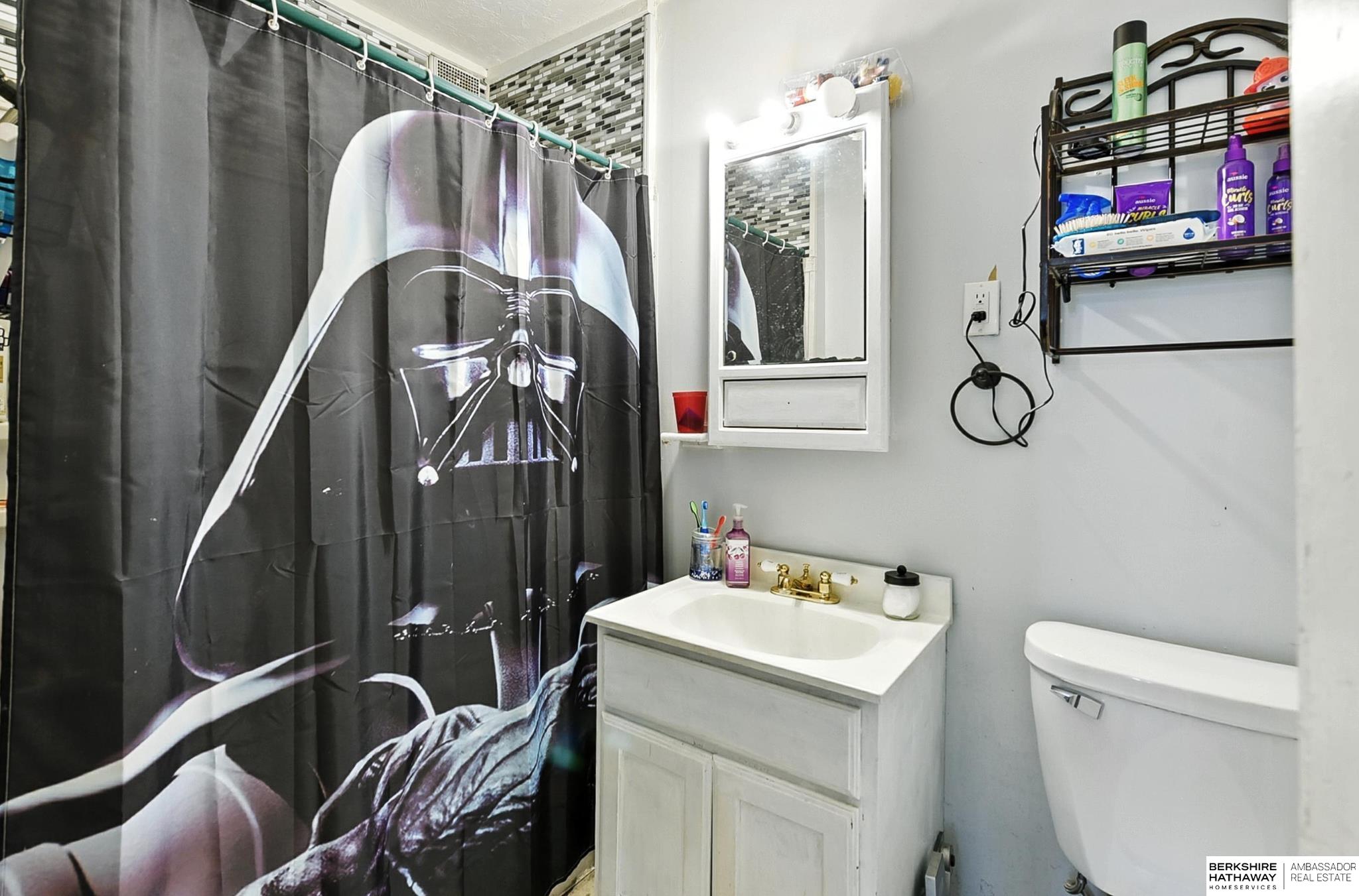 Omaha, Nebraska 68111, United States, 5 Bedrooms Bedrooms, ,2 BathroomsBathrooms,Residential,Active,219004