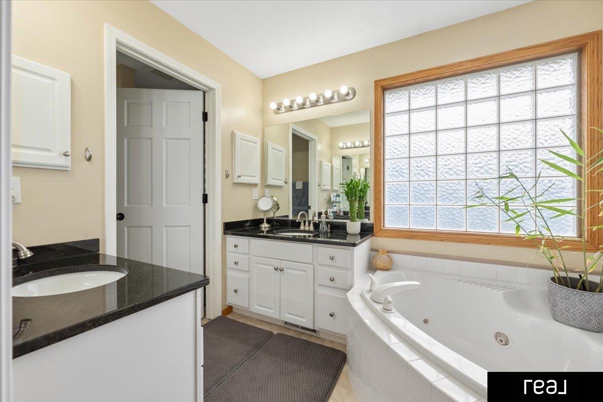 Bellevue, Nebraska 68133, United States, 3 Bedrooms Bedrooms, ,2 BathroomsBathrooms,Residential,Active,215140