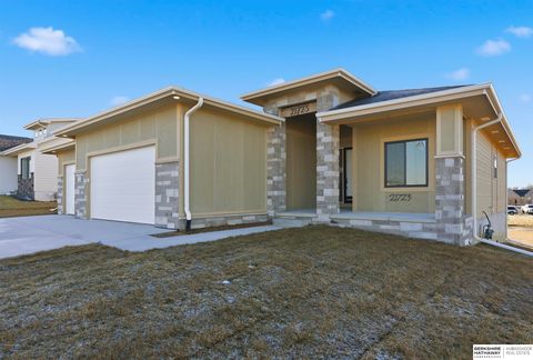 Photo of 21723 Glenmore Drive, Gretna, NE 68028 (MLS # 22600231)
