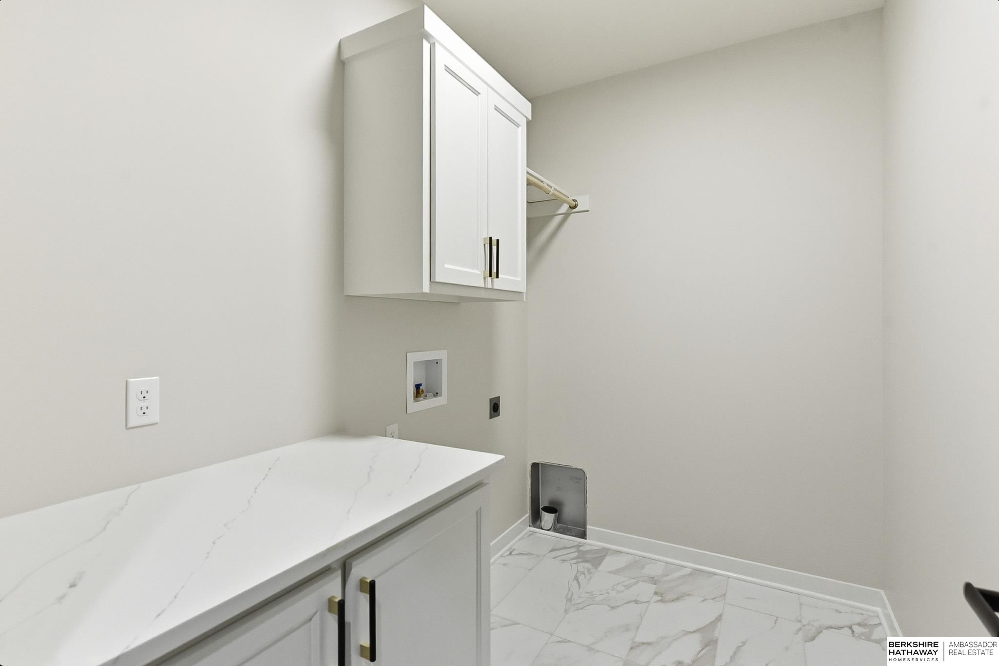 Elkhorn, Nebraska 68022, United States, 5 Bedrooms Bedrooms, ,3 BathroomsBathrooms,Residential,Active,205645