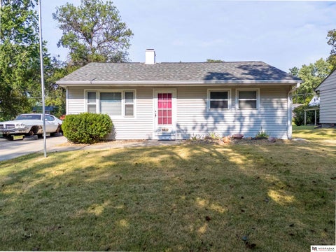 Photo of 4017 Dunn Avenue, Lincoln, NE 68502 (MLS # 22626436)