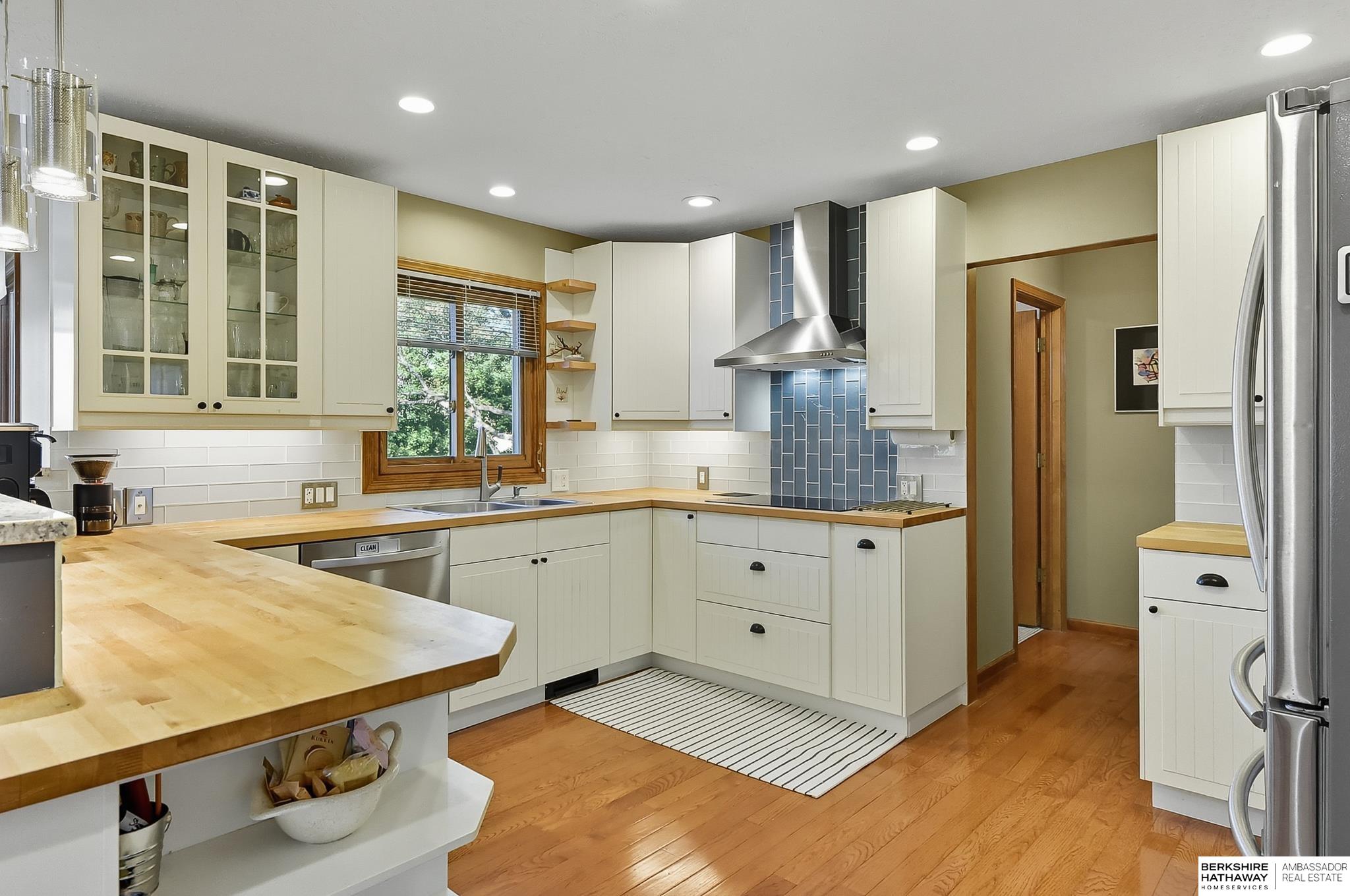 Omaha, Nebraska 68116, United States, 5 Bedrooms Bedrooms, ,3 BathroomsBathrooms,Residential,Active,220980