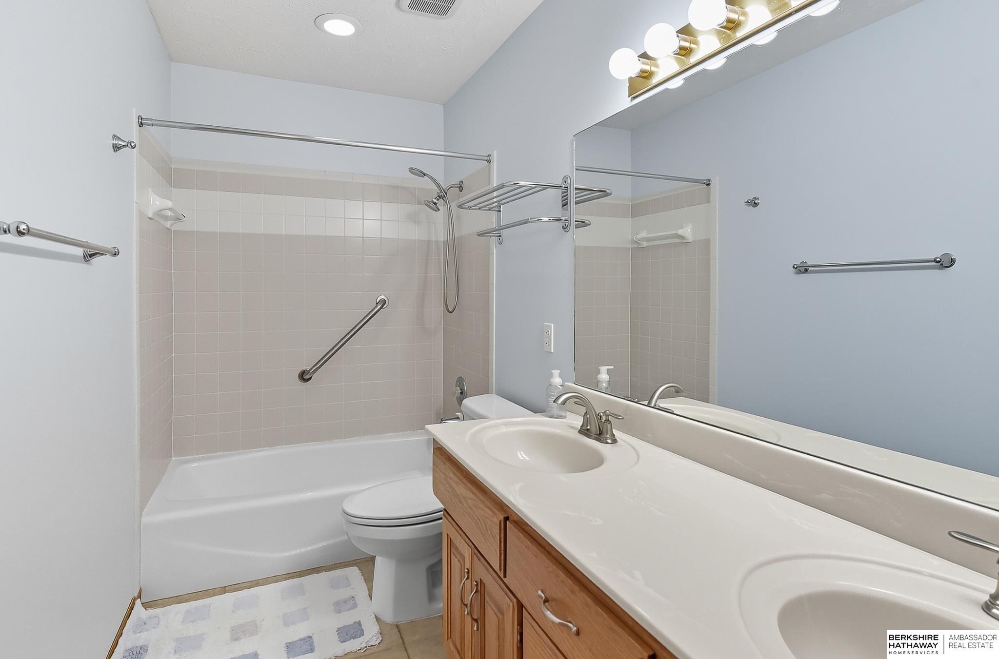 Omaha, Nebraska 68116, United States, 5 Bedrooms Bedrooms, ,3 BathroomsBathrooms,Residential,Active,220980