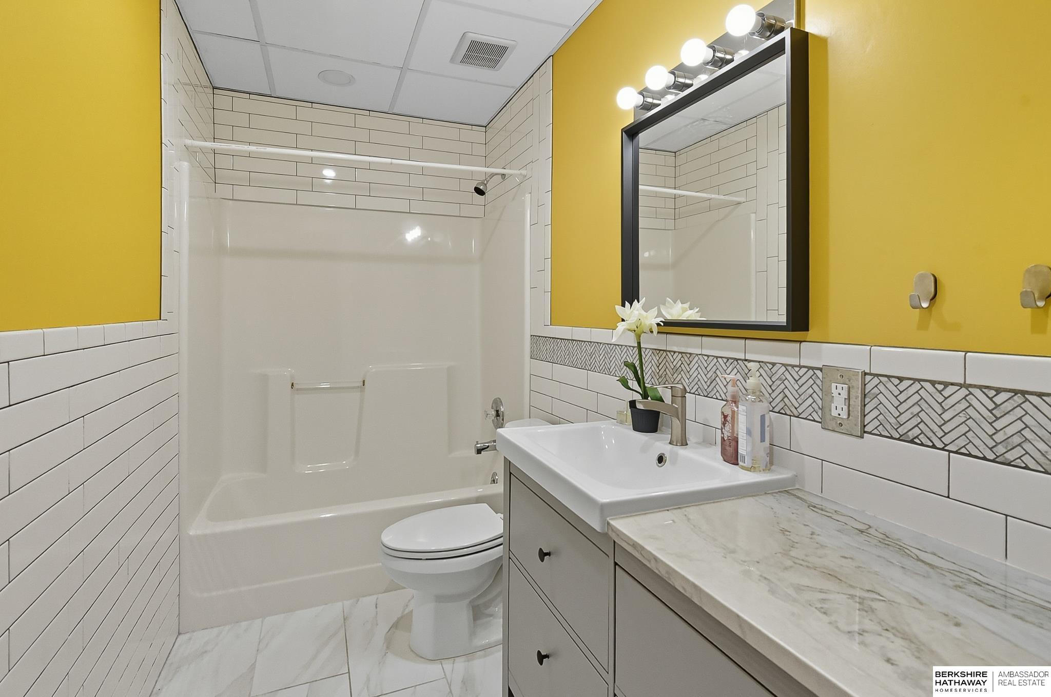 Omaha, Nebraska 68116, United States, 5 Bedrooms Bedrooms, ,3 BathroomsBathrooms,Residential,Active,220980