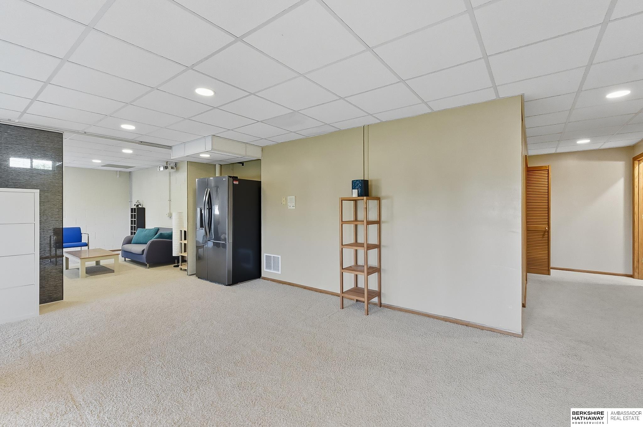 Omaha, Nebraska 68116, United States, 5 Bedrooms Bedrooms, ,3 BathroomsBathrooms,Residential,Active,220980