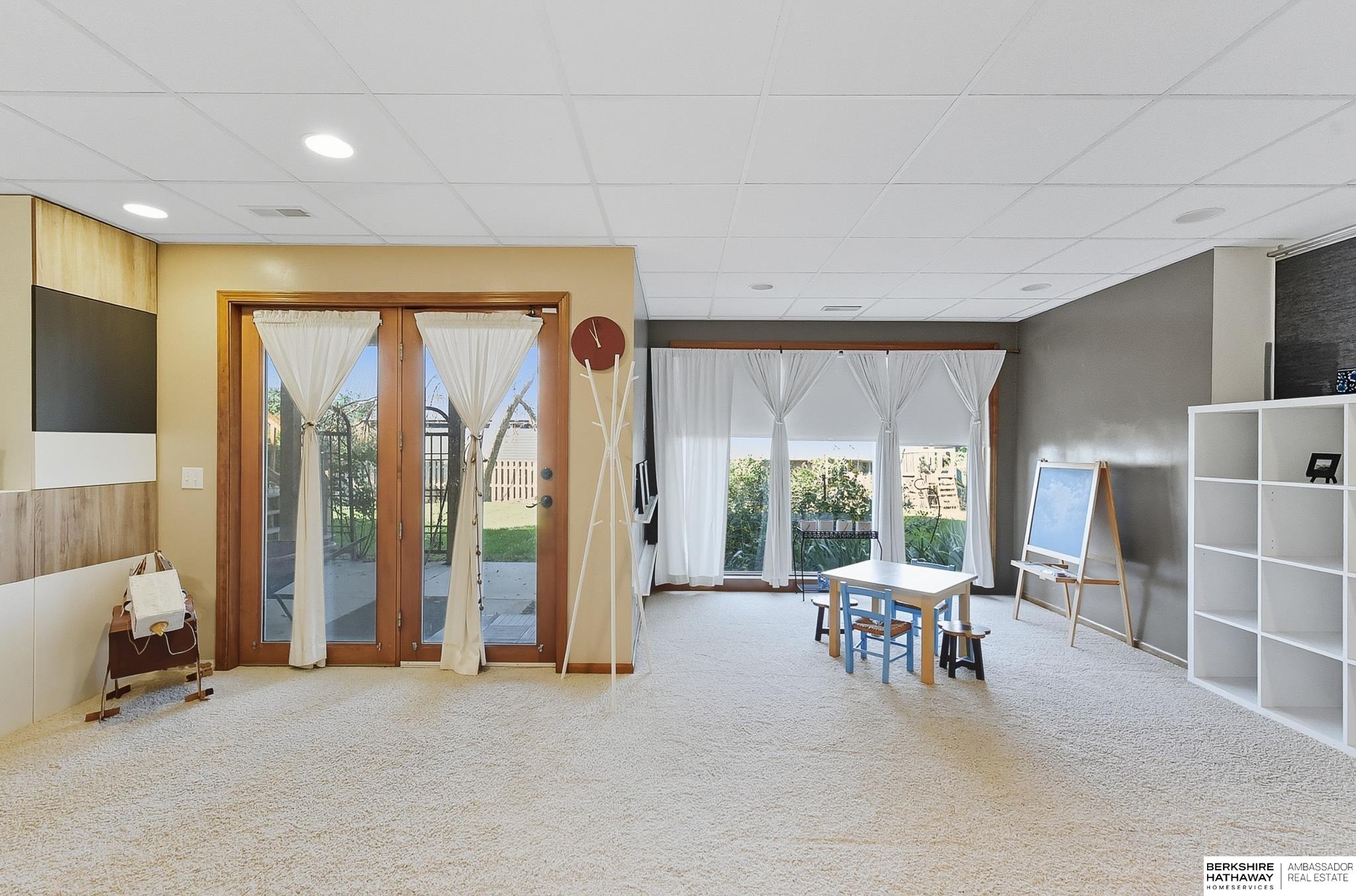 Omaha, Nebraska 68116, United States, 5 Bedrooms Bedrooms, ,3 BathroomsBathrooms,Residential,Active,220980