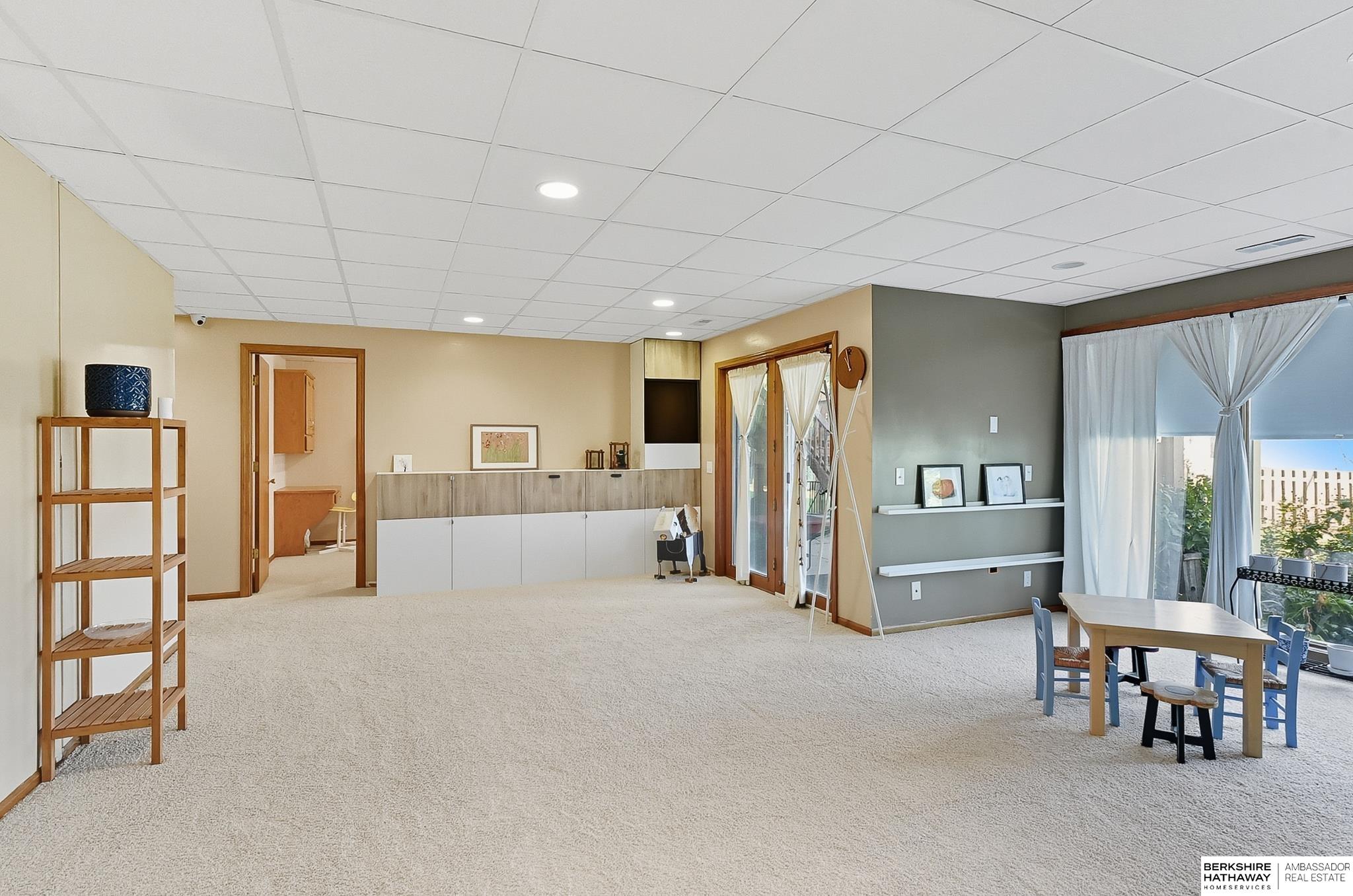 Omaha, Nebraska 68116, United States, 5 Bedrooms Bedrooms, ,3 BathroomsBathrooms,Residential,Active,220980