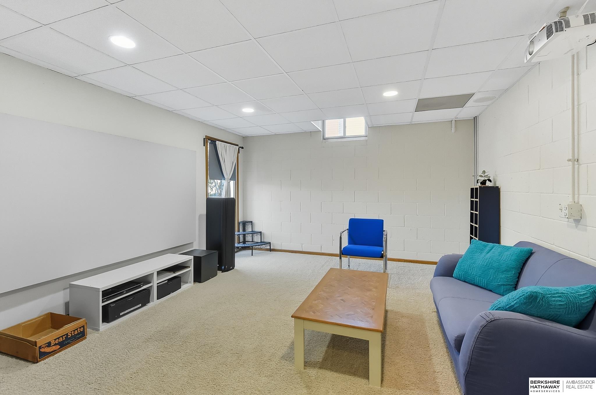 Omaha, Nebraska 68116, United States, 5 Bedrooms Bedrooms, ,3 BathroomsBathrooms,Residential,Active,220980