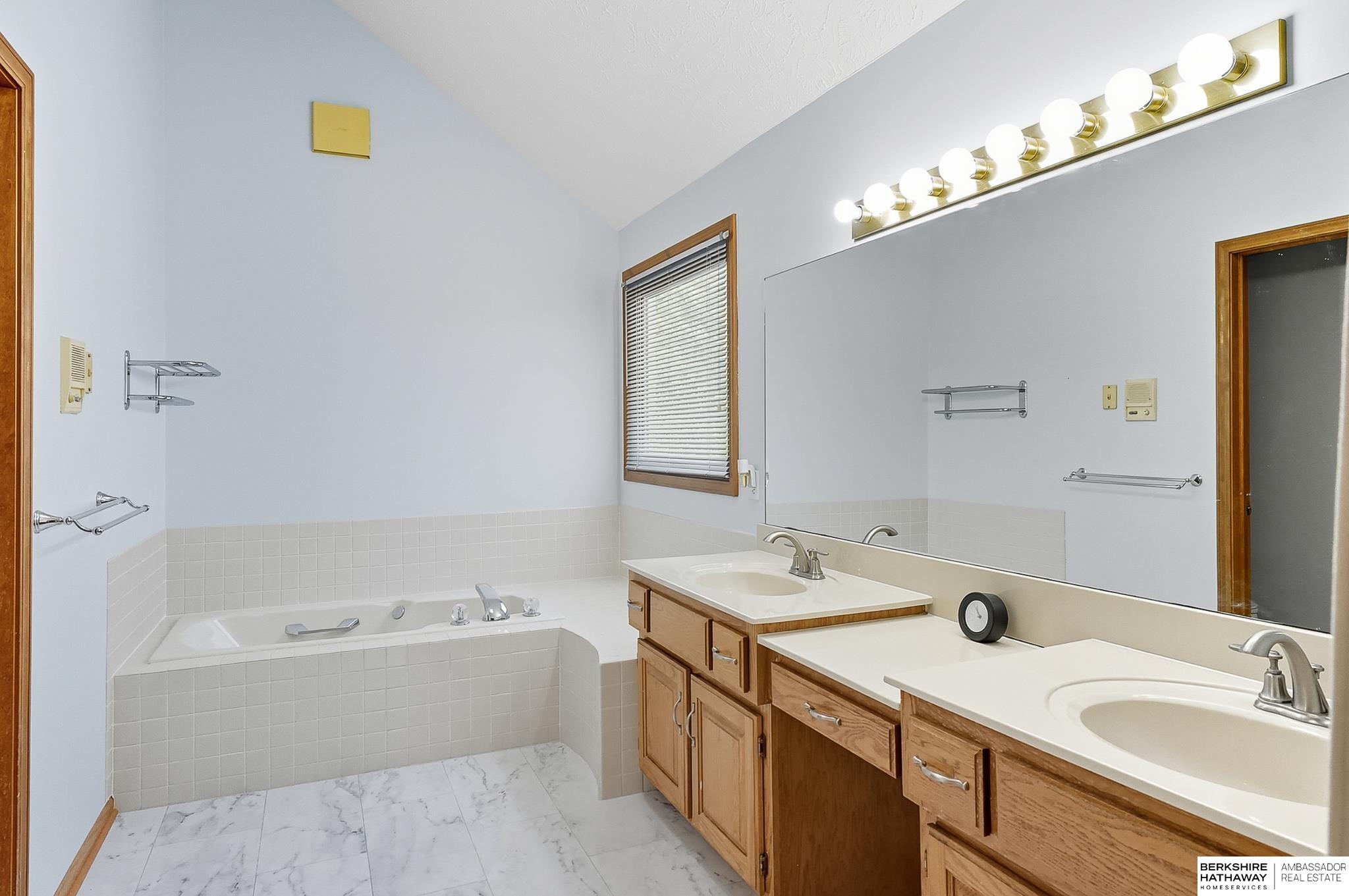 Omaha, Nebraska 68116, United States, 5 Bedrooms Bedrooms, ,3 BathroomsBathrooms,Residential,Active,220980