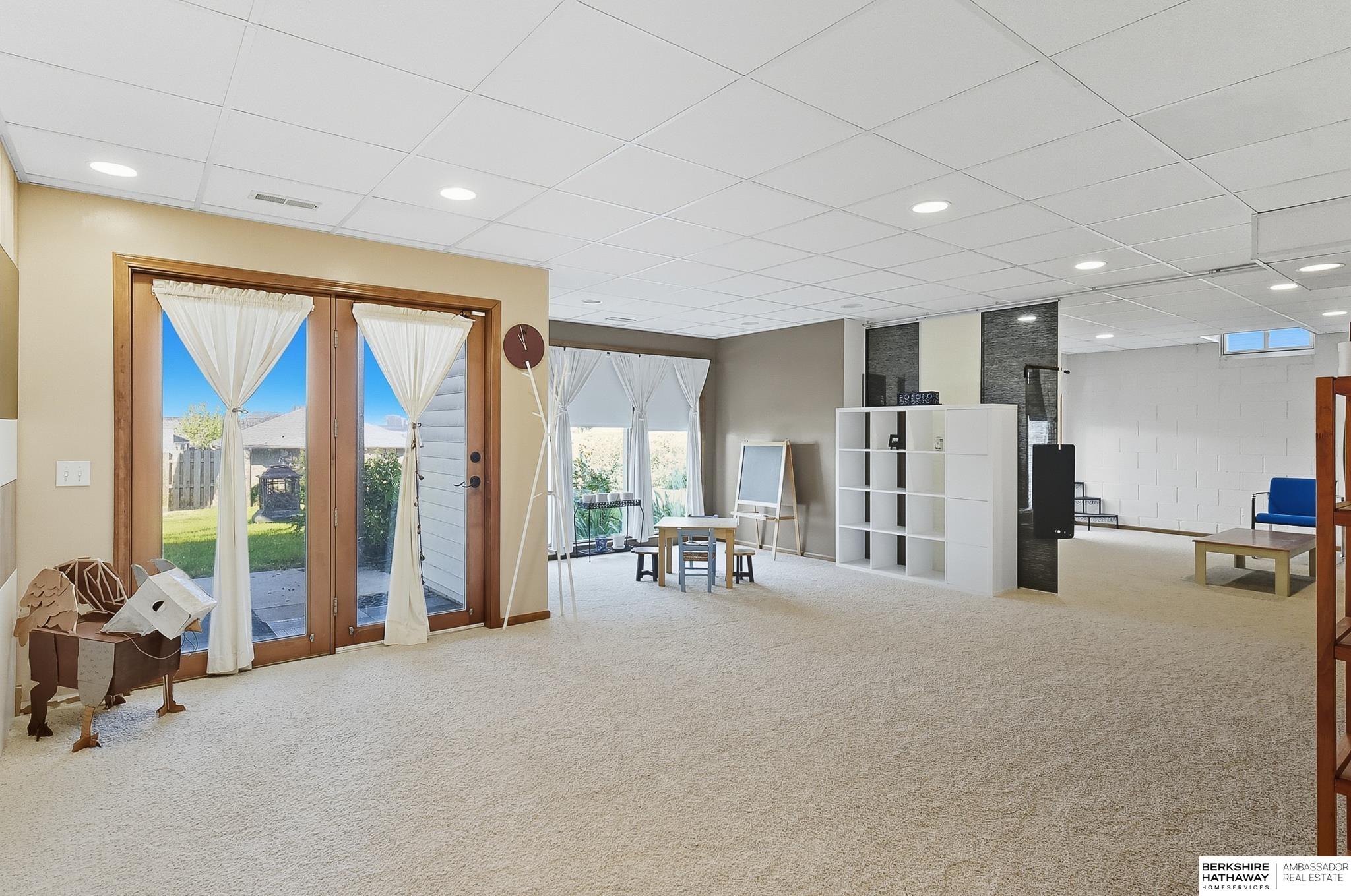 Omaha, Nebraska 68116, United States, 5 Bedrooms Bedrooms, ,3 BathroomsBathrooms,Residential,Active,220980