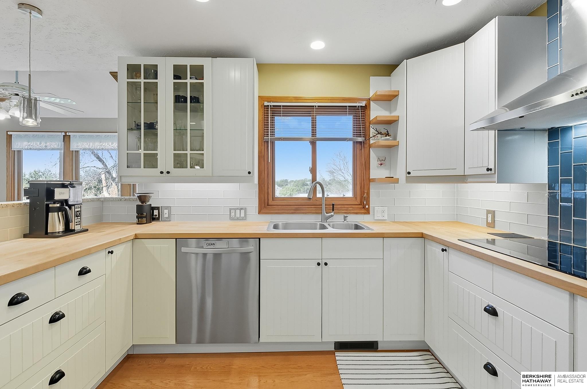 Omaha, Nebraska 68116, United States, 5 Bedrooms Bedrooms, ,3 BathroomsBathrooms,Residential,Active,220980