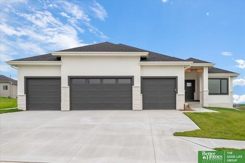 Photo of 9803 Cumberland Drive, Papillion, NE 68046 (MLS # 22525672)