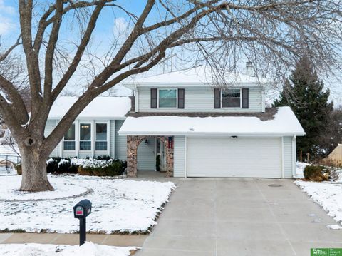 Photo of 806 Shannon Road, Papillion, NE 68046 (MLS # 22534400)