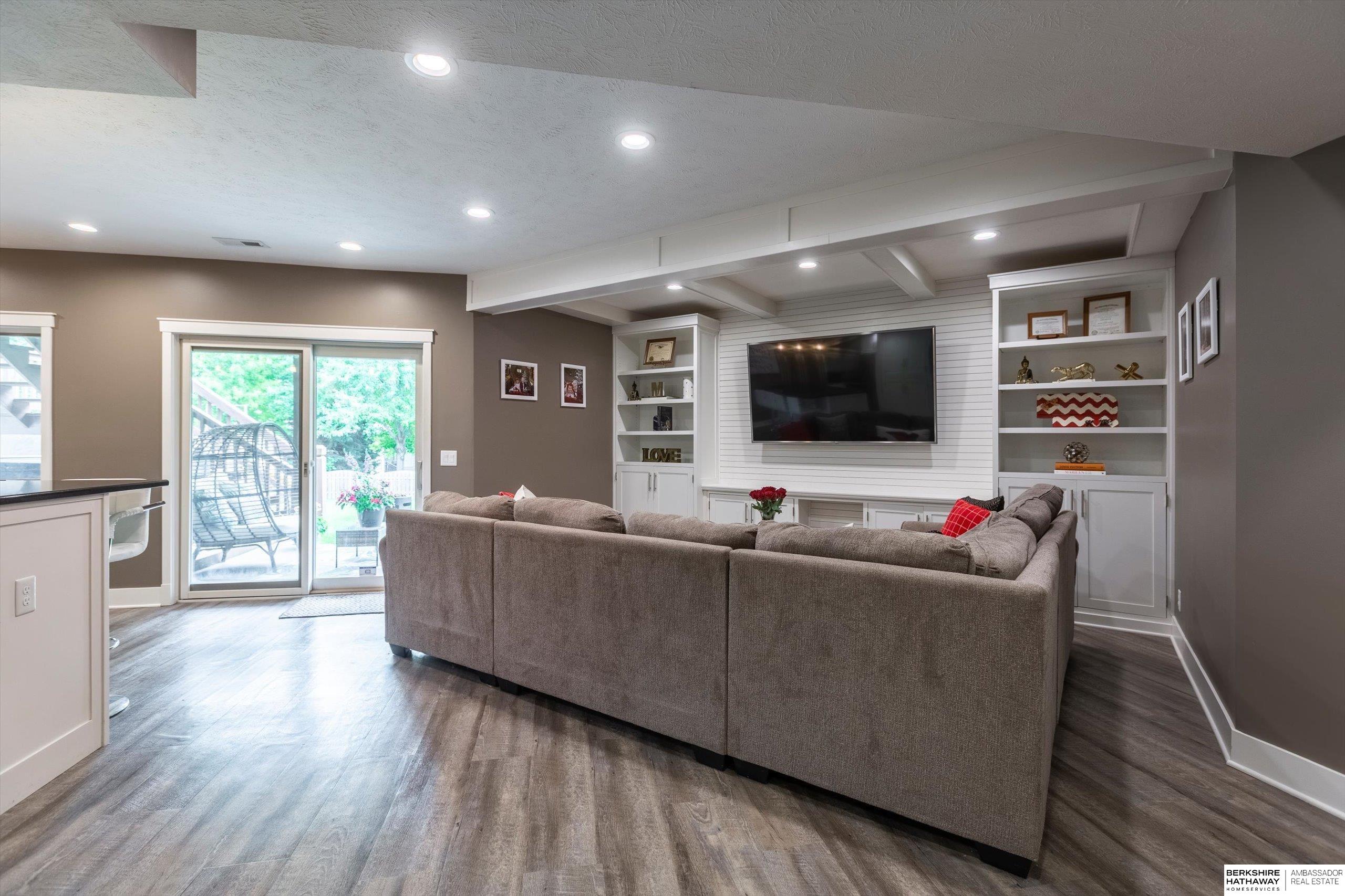 Omaha, Nebraska 68130, United States, 4 Bedrooms Bedrooms, ,4 BathroomsBathrooms,Residential,Active,196452