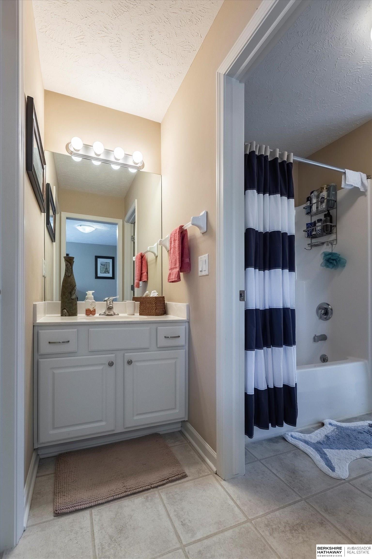 Omaha, Nebraska 68130, United States, 4 Bedrooms Bedrooms, ,4 BathroomsBathrooms,Residential,Active,196452