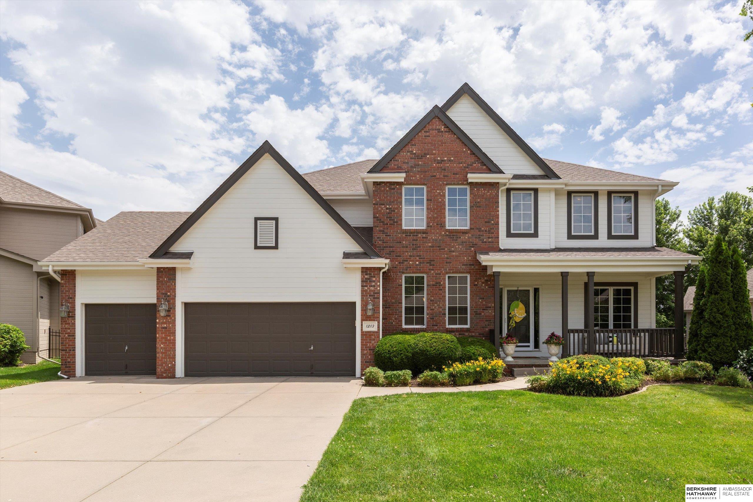 Omaha, Nebraska 68130, United States, 4 Bedrooms Bedrooms, ,4 BathroomsBathrooms,Residential,Active,196452