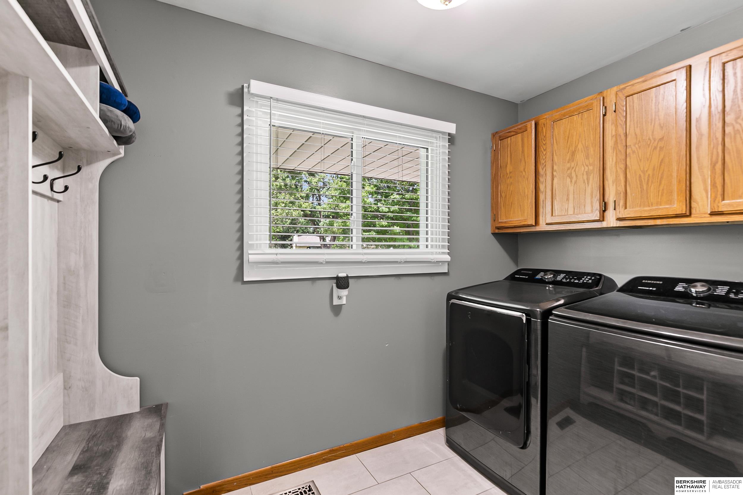 Lincoln, Nebraska 68516, United States, 5 Bedrooms Bedrooms, ,3 BathroomsBathrooms,Residential,Active,176934