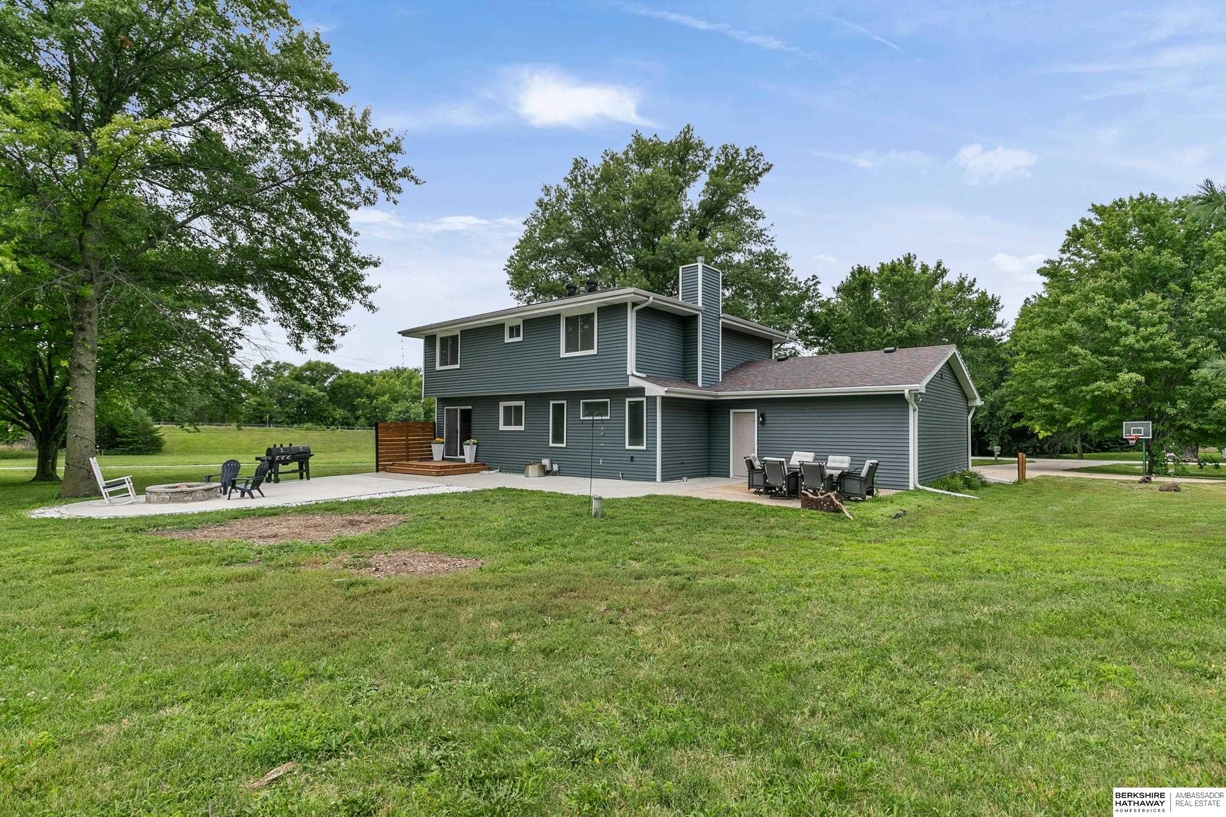 Lincoln, Nebraska 68516, United States, 5 Bedrooms Bedrooms, ,3 BathroomsBathrooms,Residential,Active,176934