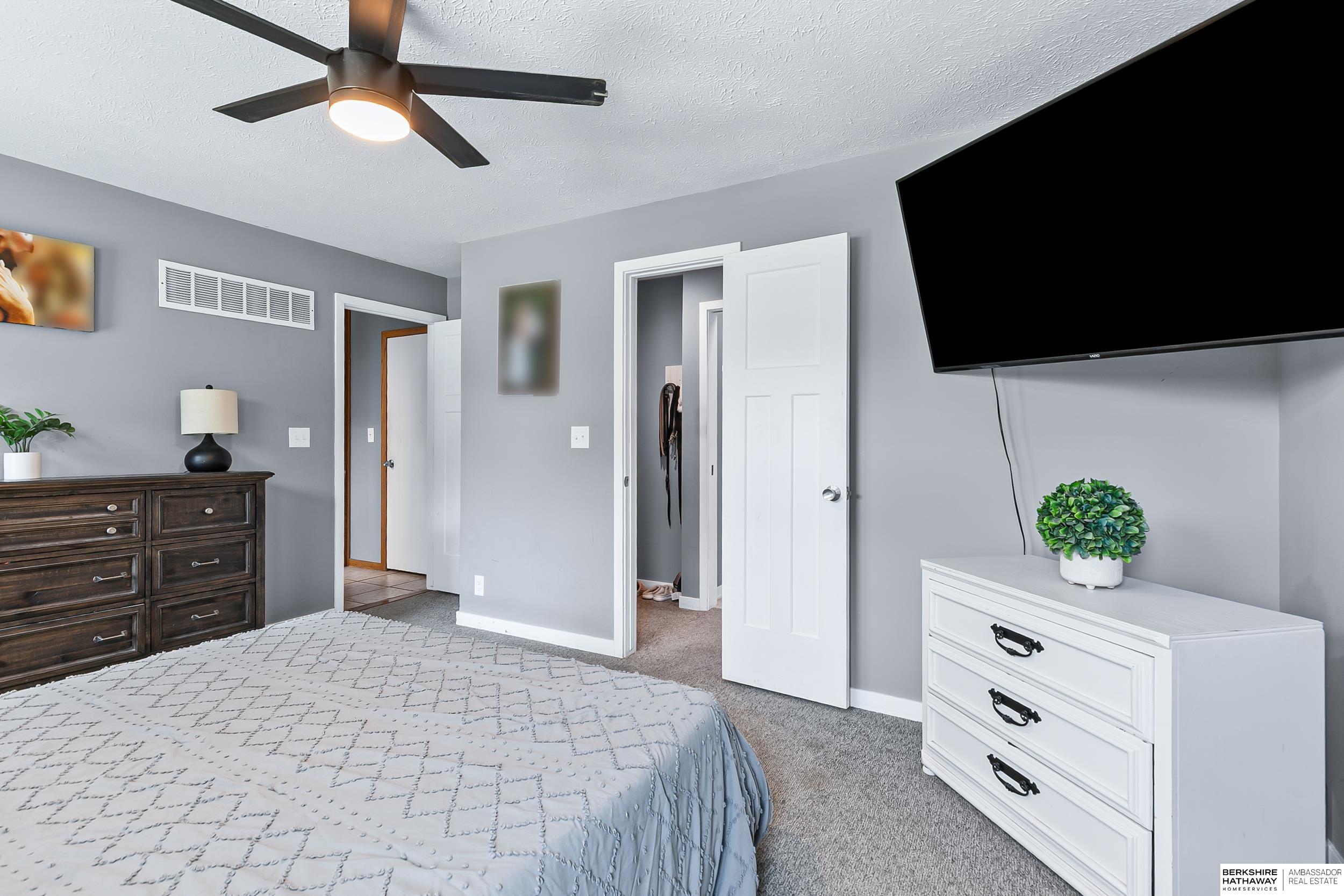 Lincoln, Nebraska 68516, United States, 5 Bedrooms Bedrooms, ,3 BathroomsBathrooms,Residential,Active,176934