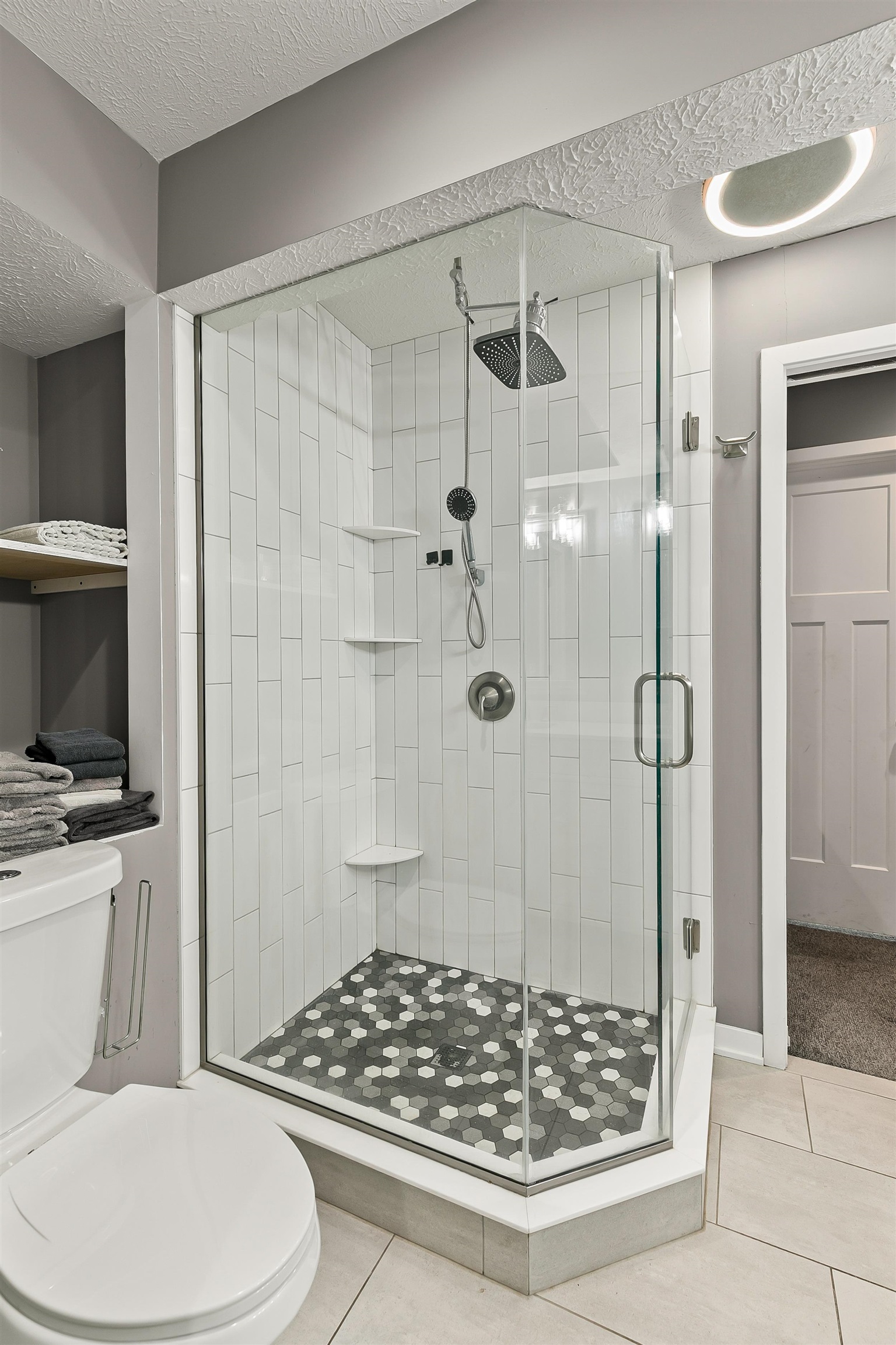 Lincoln, Nebraska 68516, United States, 5 Bedrooms Bedrooms, ,3 BathroomsBathrooms,Residential,Active,176934