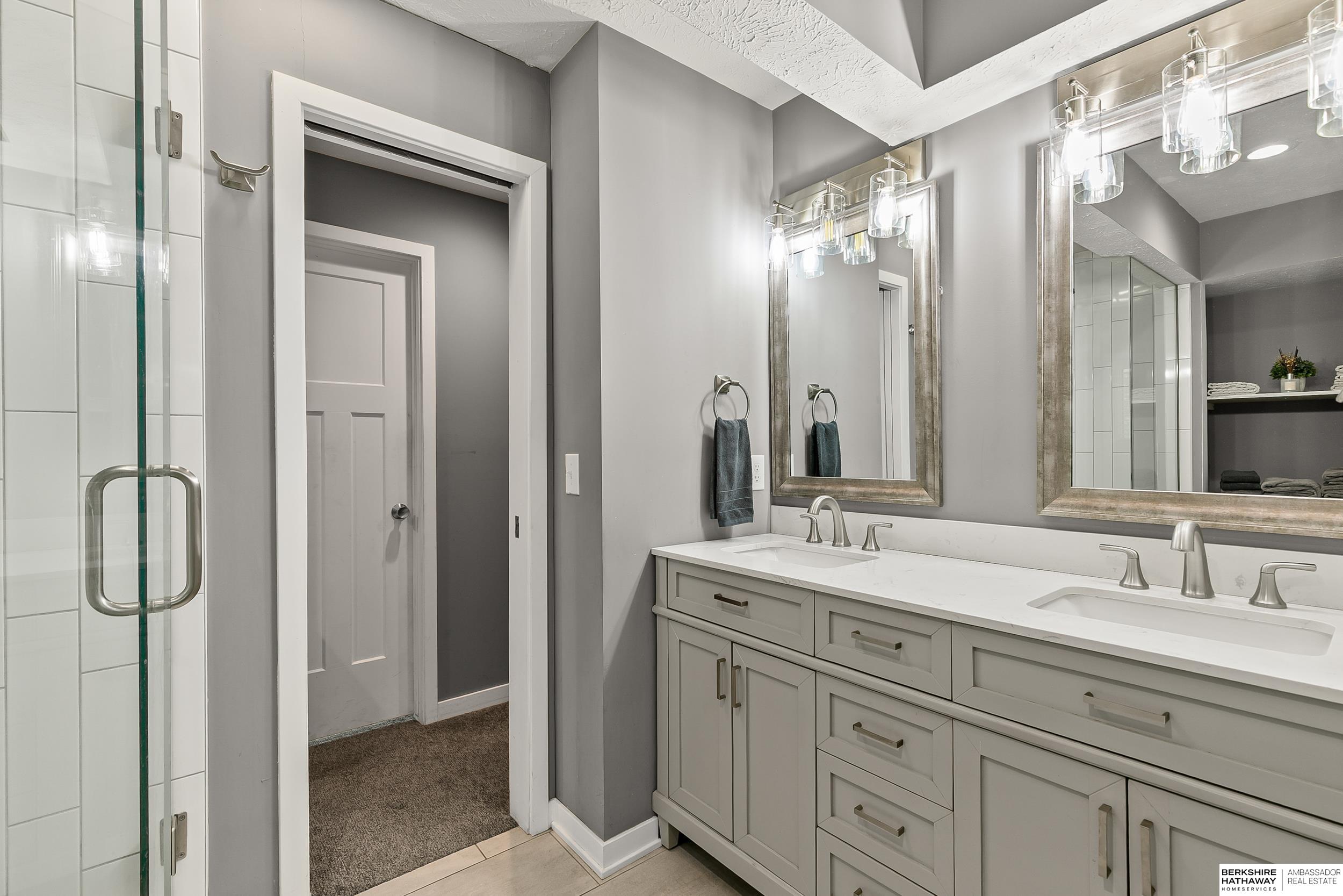 Lincoln, Nebraska 68516, United States, 5 Bedrooms Bedrooms, ,3 BathroomsBathrooms,Residential,Active,176934