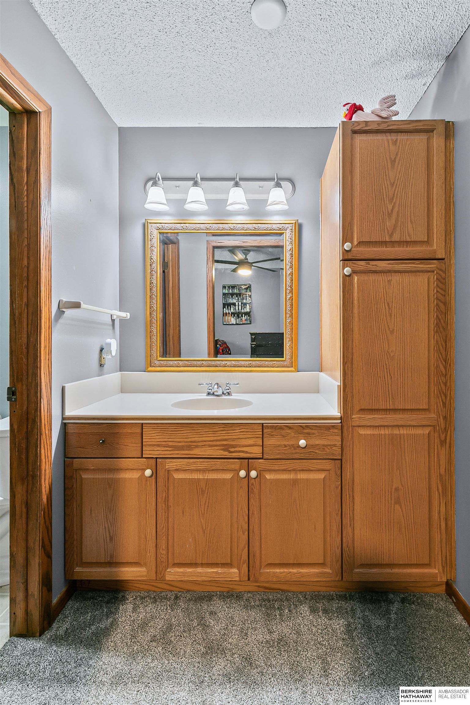 Lincoln, Nebraska 68516, United States, 5 Bedrooms Bedrooms, ,3 BathroomsBathrooms,Residential,Active,176934