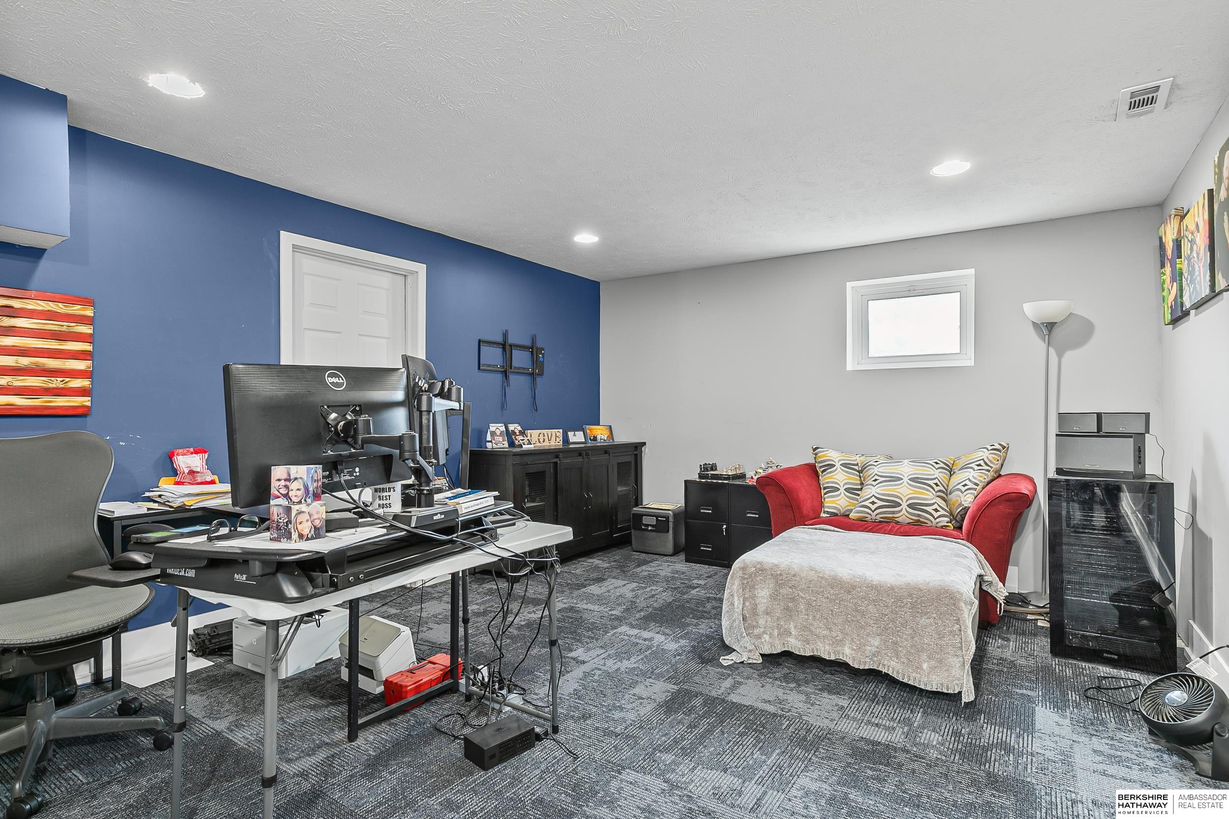 Lincoln, Nebraska 68516, United States, 5 Bedrooms Bedrooms, ,3 BathroomsBathrooms,Residential,Active,176934