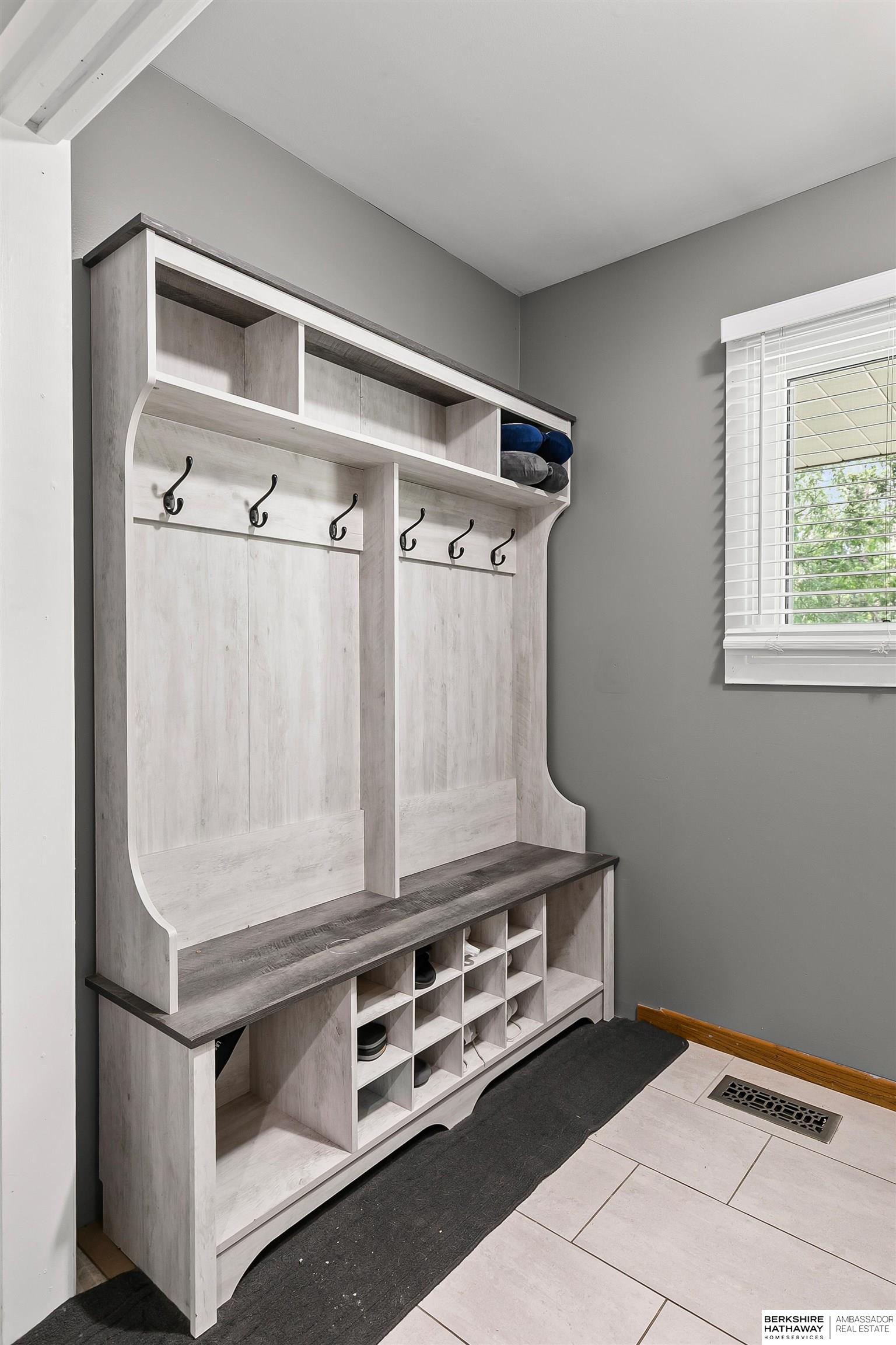 Lincoln, Nebraska 68516, United States, 5 Bedrooms Bedrooms, ,3 BathroomsBathrooms,Residential,Active,176934