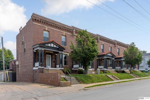 Photo of 811 S 33rd Street, Omaha, NE 68105 (MLS # 22602690)