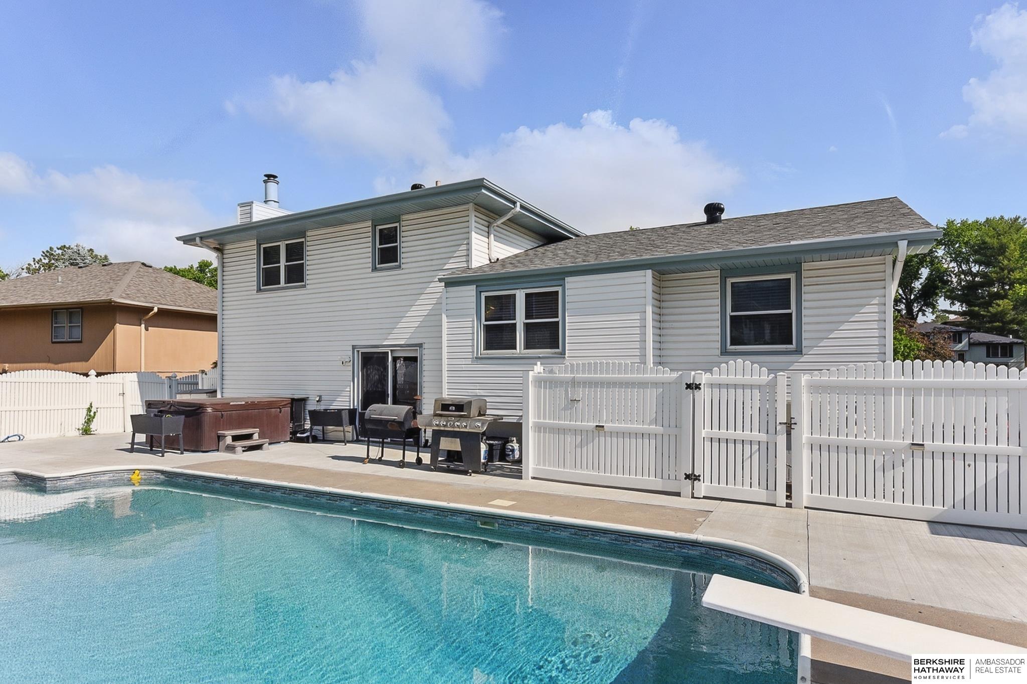 Ralston, Nebraska 68127, United States, 3 Bedrooms Bedrooms, ,2 BathroomsBathrooms,Residential,Pending,141543