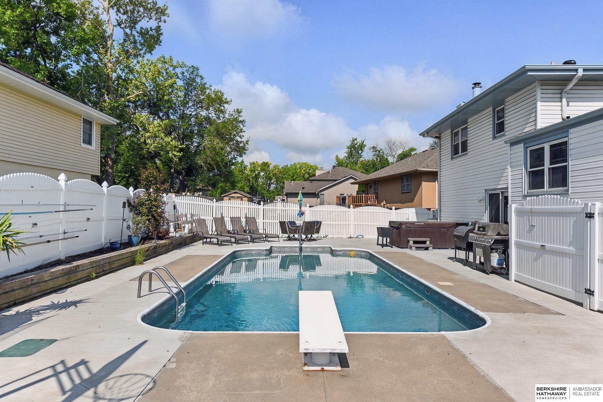 Ralston, Nebraska 68127, United States, 3 Bedrooms Bedrooms, ,2 BathroomsBathrooms,Residential,Pending,141543